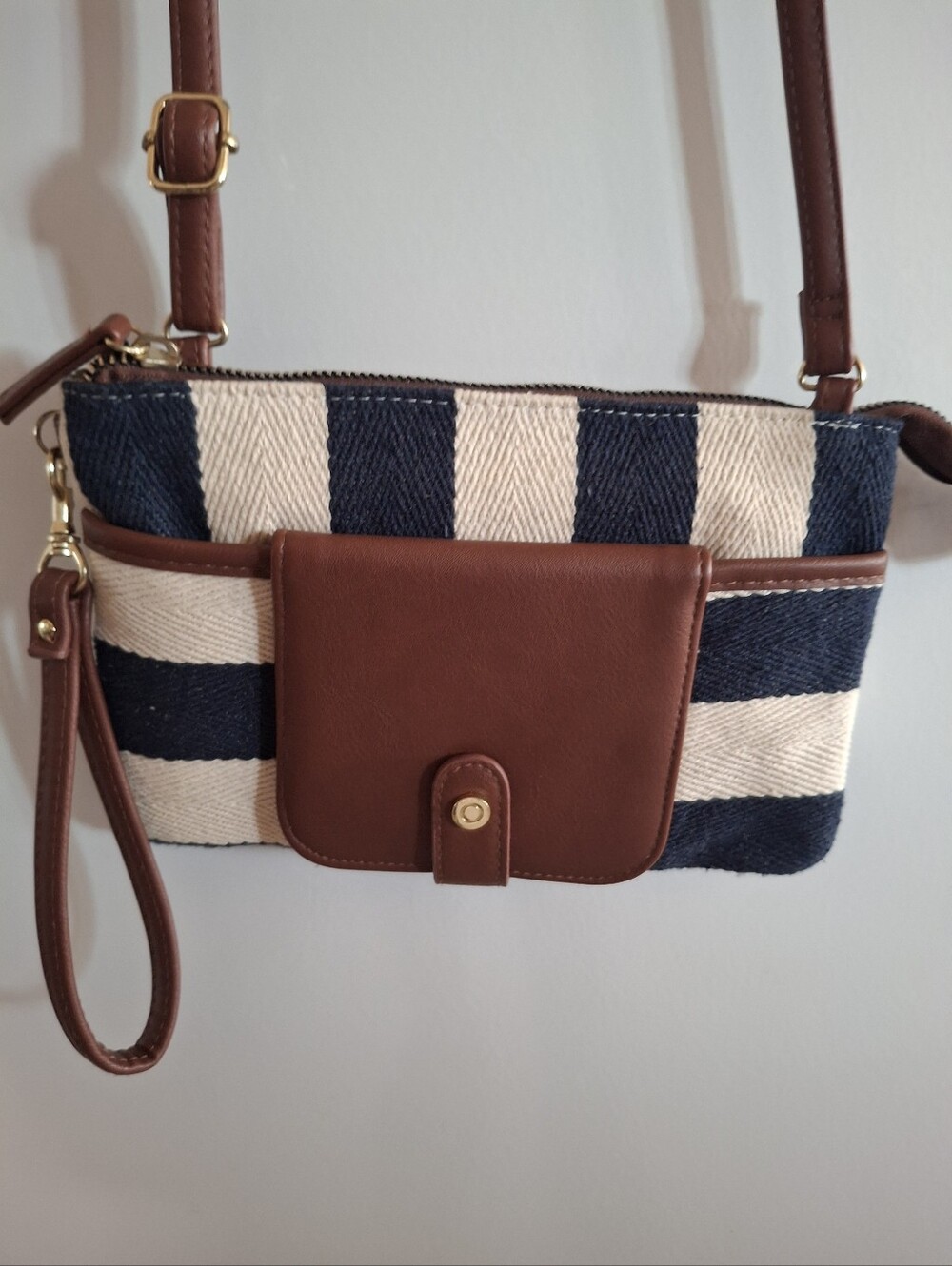 Source Unknown Navy and Cream Striped Crossbody with Brown Trim